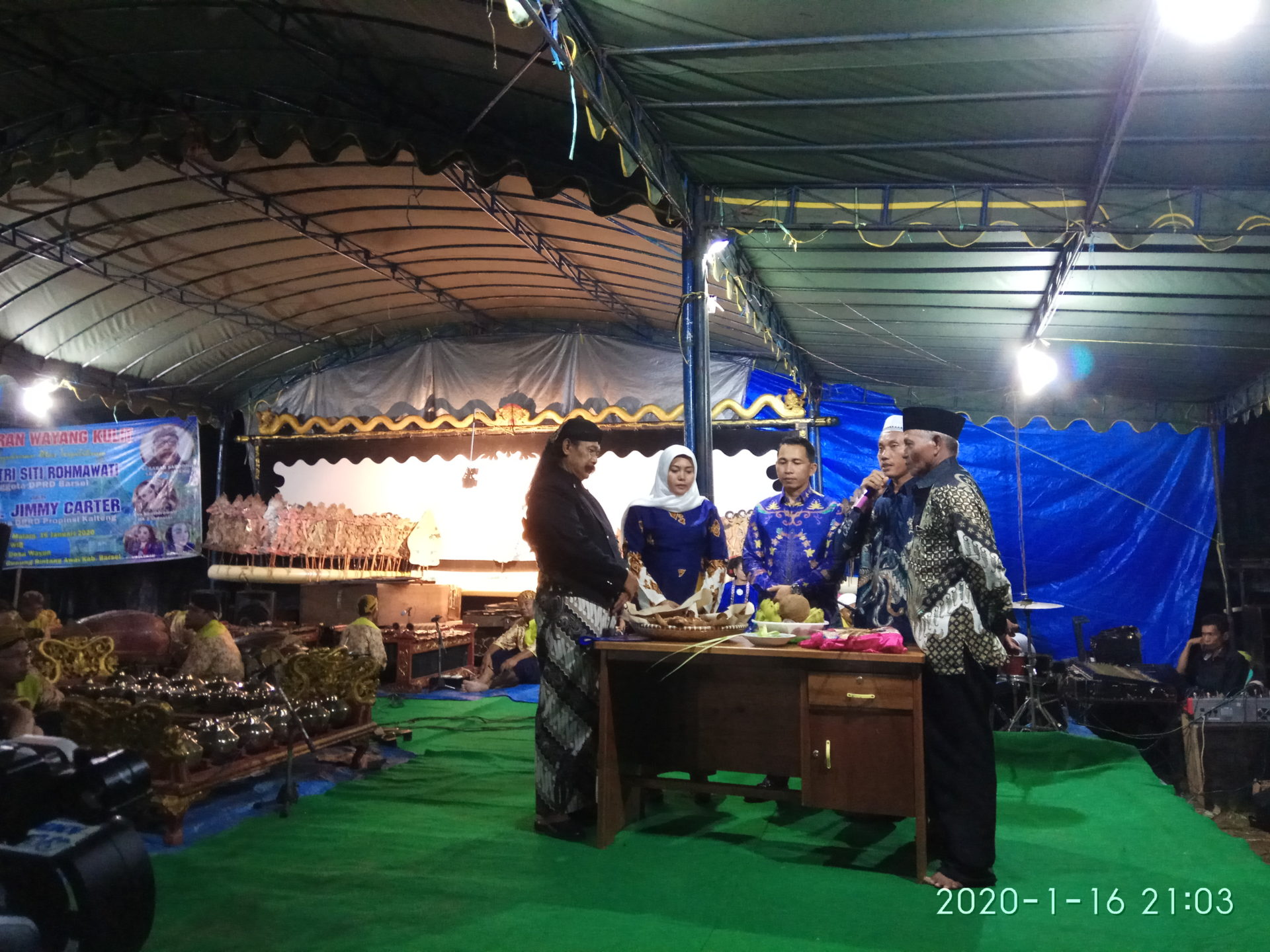 Pagelaran Seni Wayang Kulit Di Desa Wayun Berlangsung Meriah