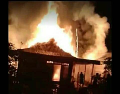 Kebakaran di Desa Mambulau Dua Rumah Rusak Berat Satu Rusak Ringan