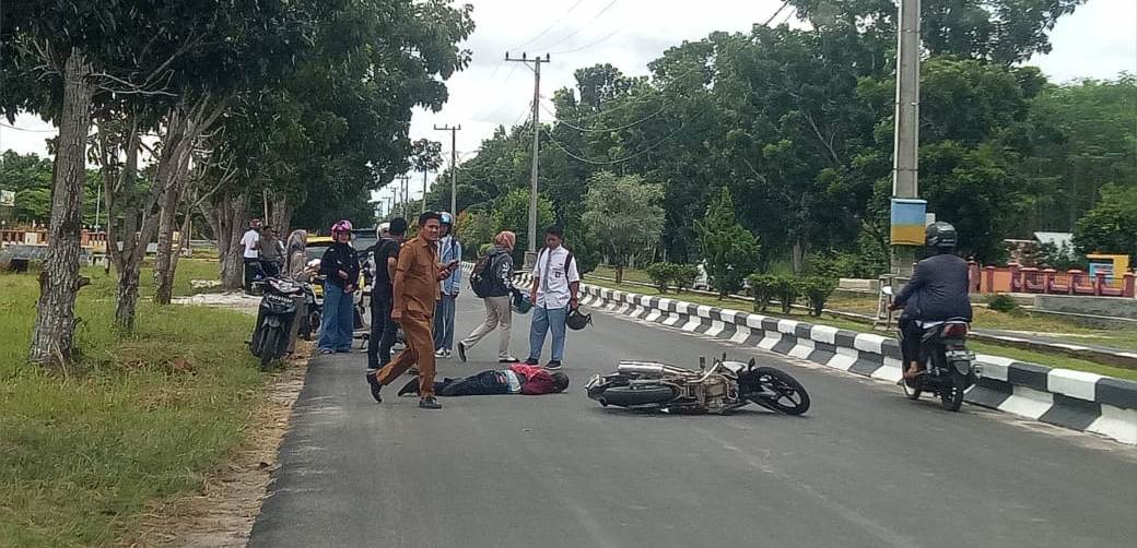 Gagal Nyalip, Pengendara Jupiter Z Nyium Aspal