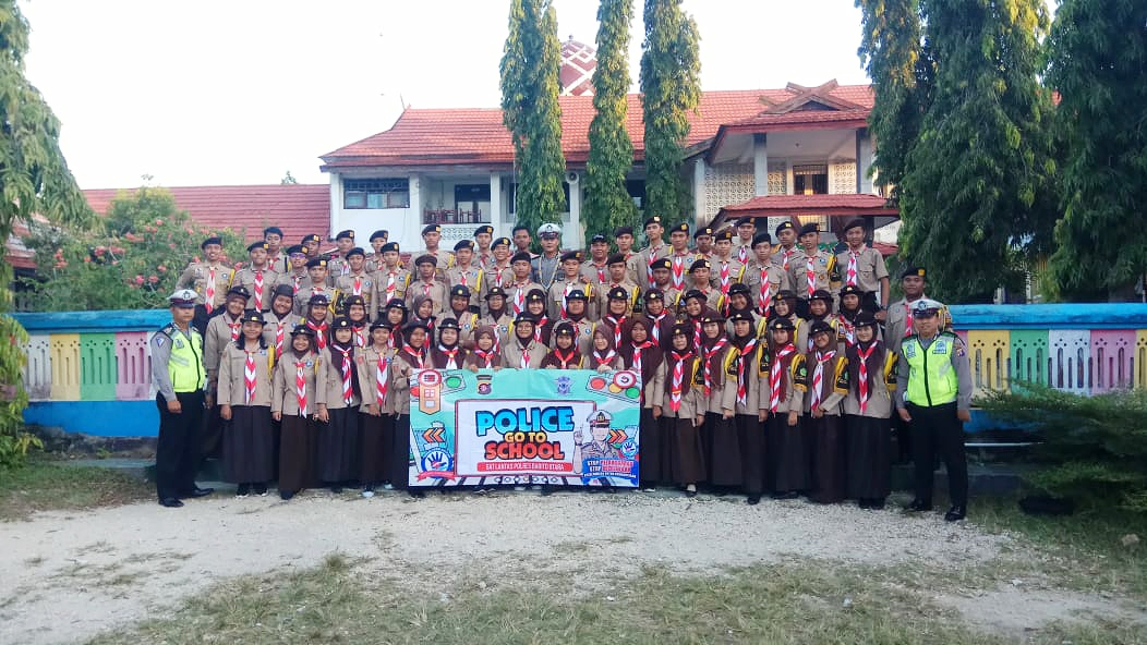 Satlantas Polres Barito Utara Berikan Pembinaan Pramuka dan Sosialisasi Kamseltibcar Lantas Kepada Siswa