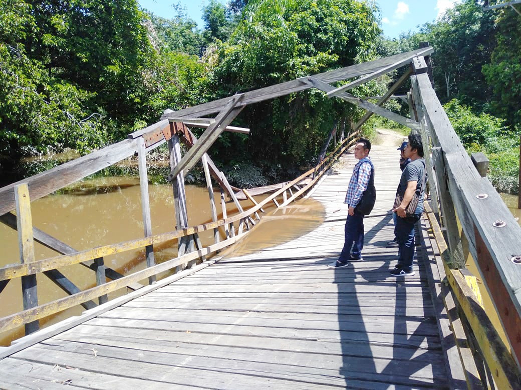 Jembatan Pengubung Dusun Pararawen dan Desa Lemo Nyaris Ambruk, DPRD Minta Pemkab Segera Lakukan Perbaikan