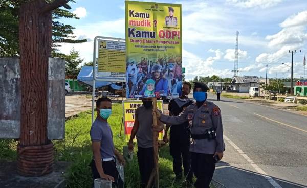 Cegah Penyebaran COVID-19, Polsek Kapuas Timur Pasang Imbauan Jangan Mudik