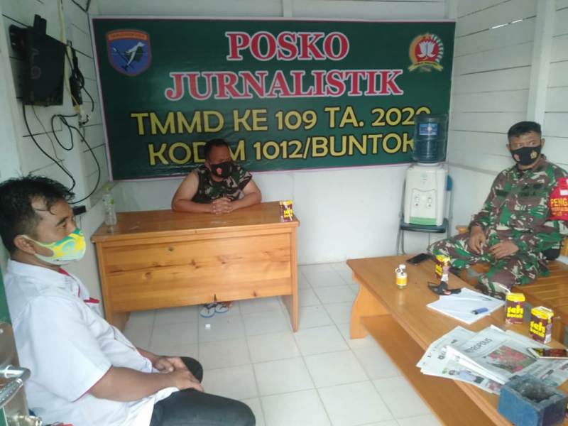 Dandim 1012 Buntok Beri Arahan Kepada Sejumlah Wartawan Terkait Lomba Karya Jurnalistik TMMD Reguler 109