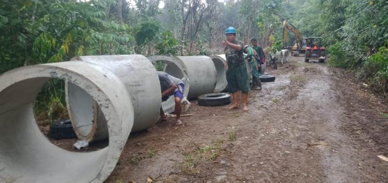 Sukseskan TMMD ke 109, Warga Kompak Kerja Bersama TNI