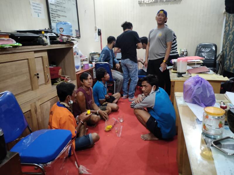Polisi Amankan 5 Orang Terduga Pembunuhan di Desa Kamawen
