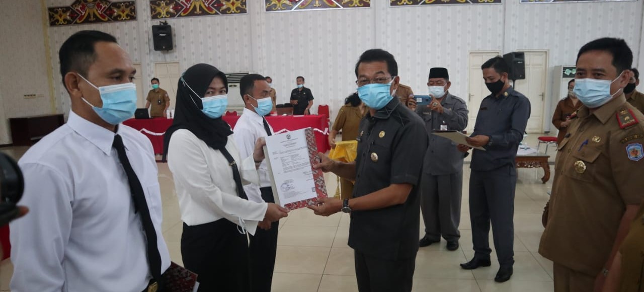 Bupati Murung Raya Serahkan 77 SK CPNS Formasi 2019