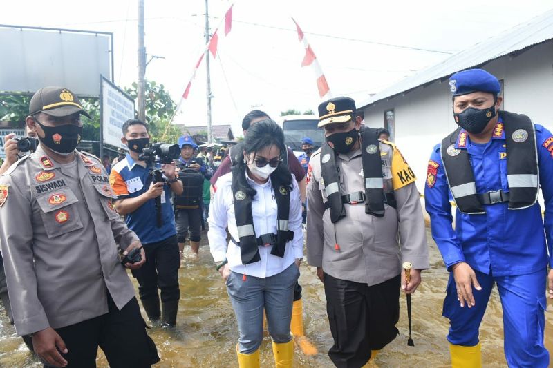 Anggota DPR RI Ary Egahni Bantu Korban Banjir di Kalimantan Selatan