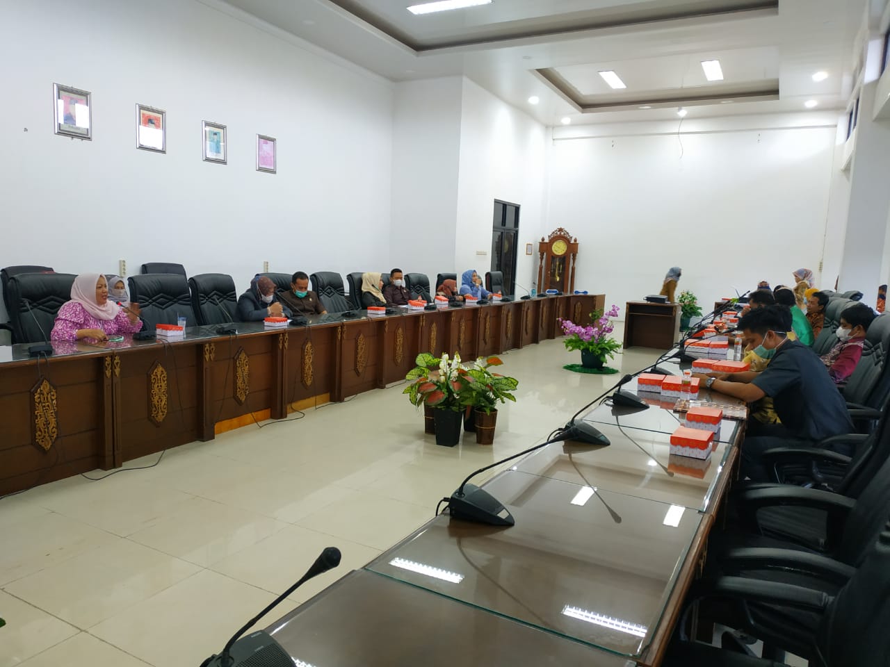 Anggota DPRD Barito Utara beri masukan kepada anggota Komisi II DPRD Hulu Sungai Tengah