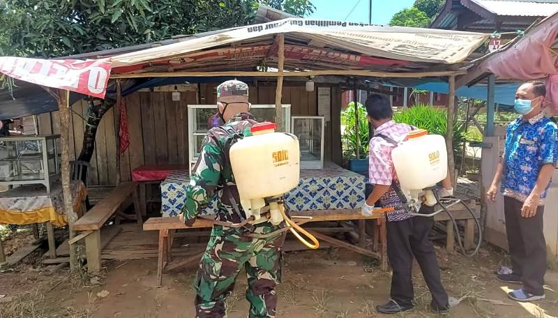 Koramil 1012-06 Bambulung Semprot Disinfektan ke Sejumlah Fasilitas Umum