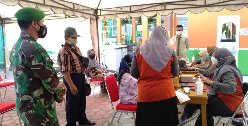 Babinsa Koramil 1012-06/ Bambulung pantau giat posyandu Lansia