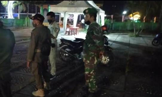 Ciptakan Situasi Kamtibmas, Babinsa Lakukan Pengamanan di Masjid