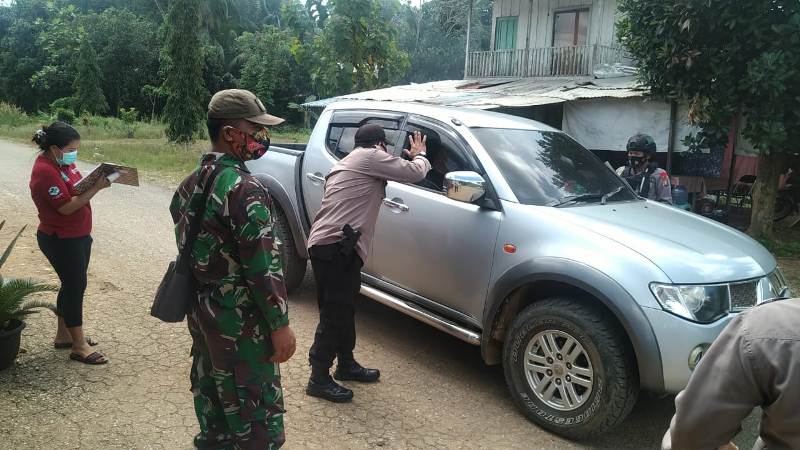 Koramil 1012-02/Ptt Ikut Mengamankan di Pos Sekat Perbatasan Kalsel-Teng