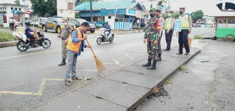 Koramil 1012-10/ Kota Terus Bergerak Secara Masif Upayakan Penegakan Disiplin Prokes