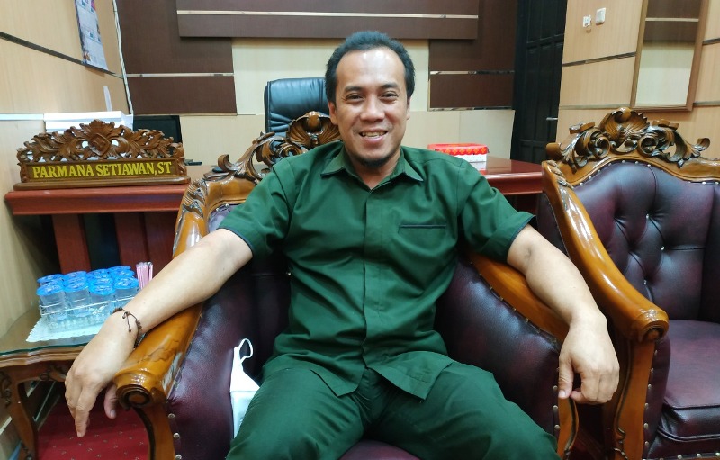 Wakil Ketua DPRD Barito Utara Minta Tongkang Melintasi Jembatan Menggunakan Assist Boat