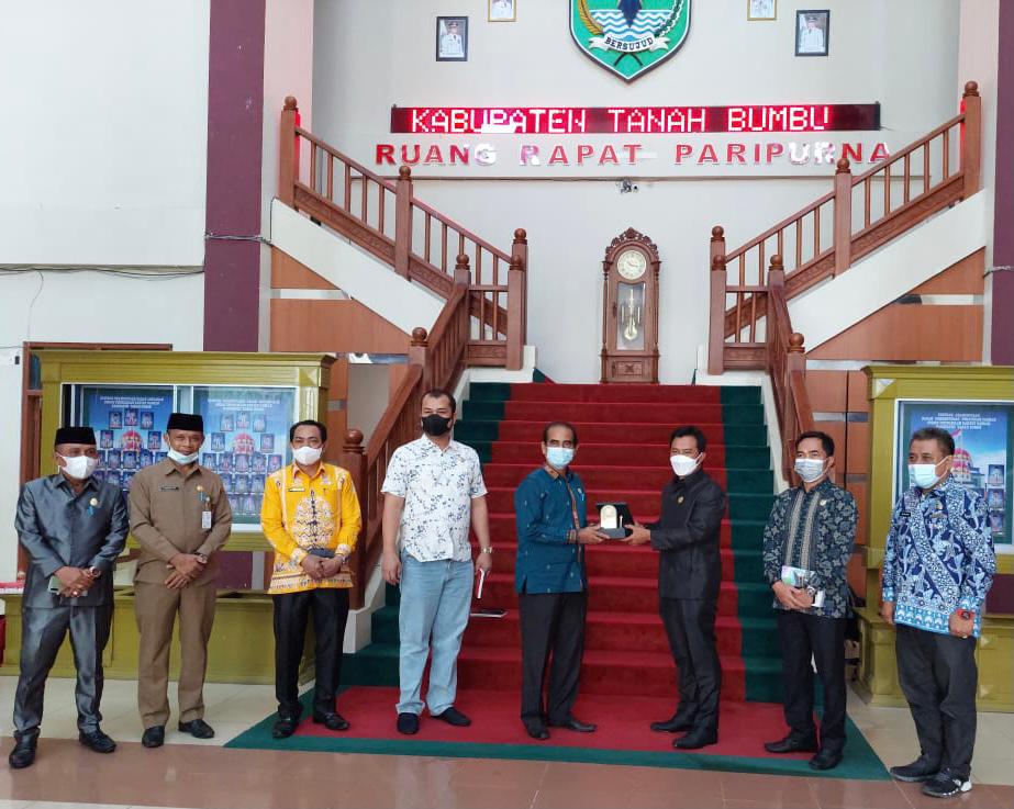 DPRD Pulpis Bersama Disbudpar Pulpis Kunker ke Kabupaten Tanah Bumbu