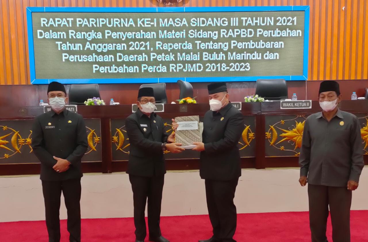 Saat Paripurna DPRD, Wabup Mura Sampaikan Lima Proyek Multiyears 2021-2023