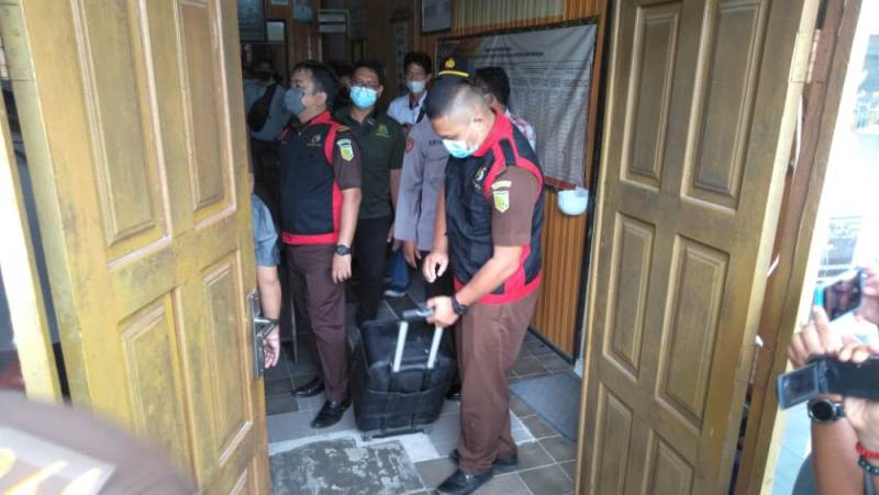 Kejaksaan Negeri Kapuas Geledah Kantor KPU, Ada Apa?