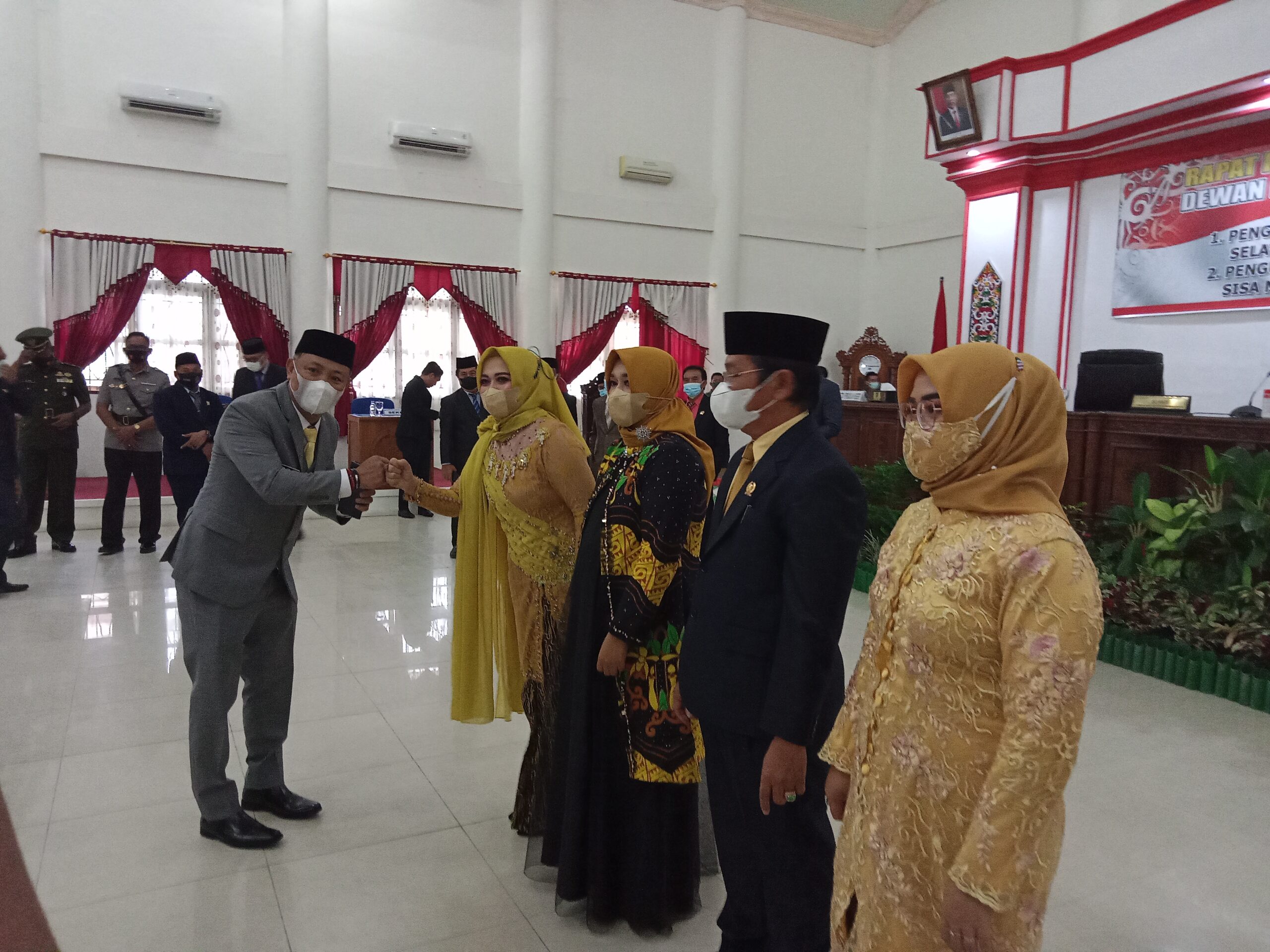 DPRD Barsel Gelar Rapat Paripurna Lantik Wakil Ketua Dan Anggota Dewan Dari Partai Golkar