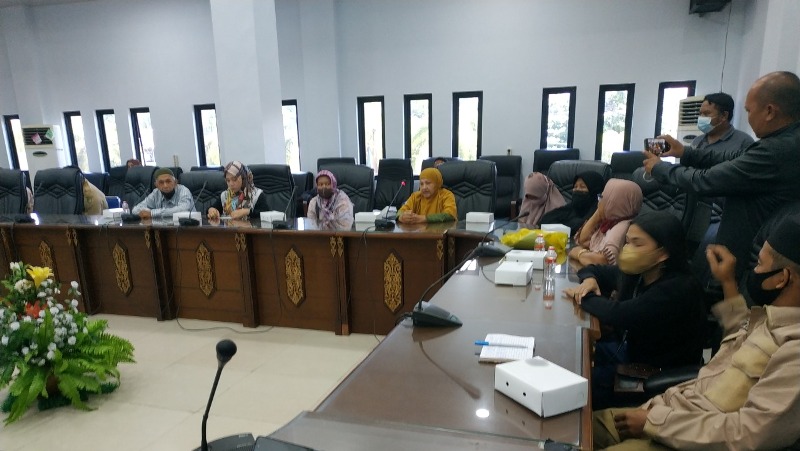 Puluhan Pedagang Eks Kebakaran Pasar Pendopo Muara Teweh Datangi DPRD, Ada Apa?