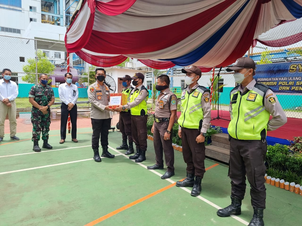Syukuran HUT Satpam ke-41, Kapolres Pulang Pisau Berikan Penghargaan Satpam Terbaik