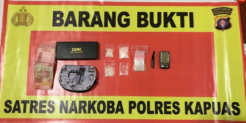 Polisi di Kapuas Ringkus Pengedar Serta Barbuk Diduga Sabu 10,13 Gram