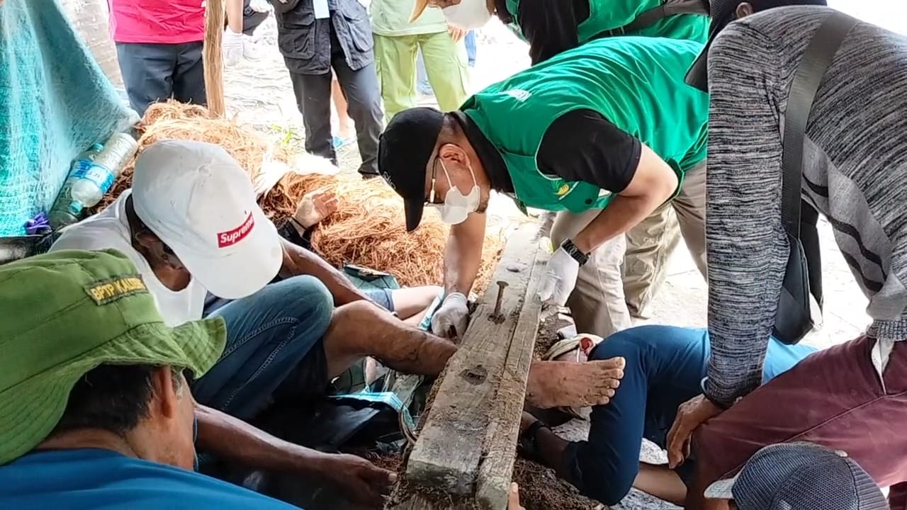 Dinsos Kapuas bersama Balai Budi Luhur Evakuasi Dua ODGJ Terpasung Untuk Direhabilitasi