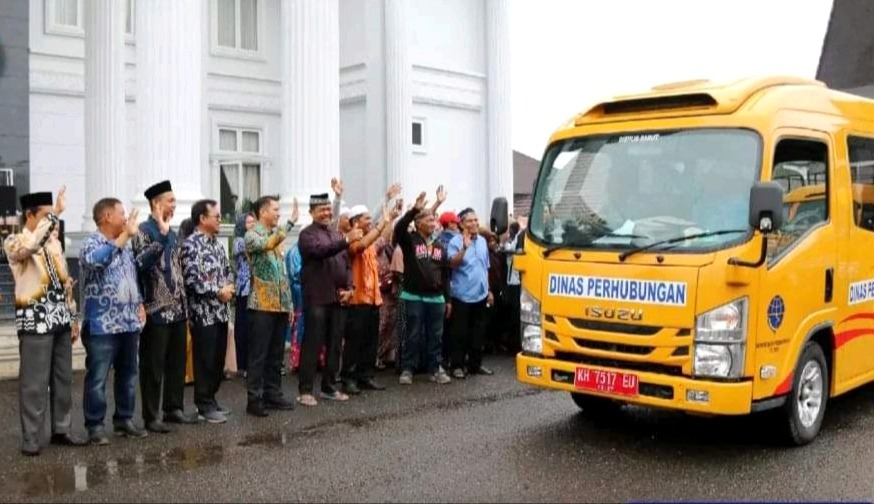 Bupati Barito Utara Biayai Keberangkatan 114 Orang Jamaah Umrah