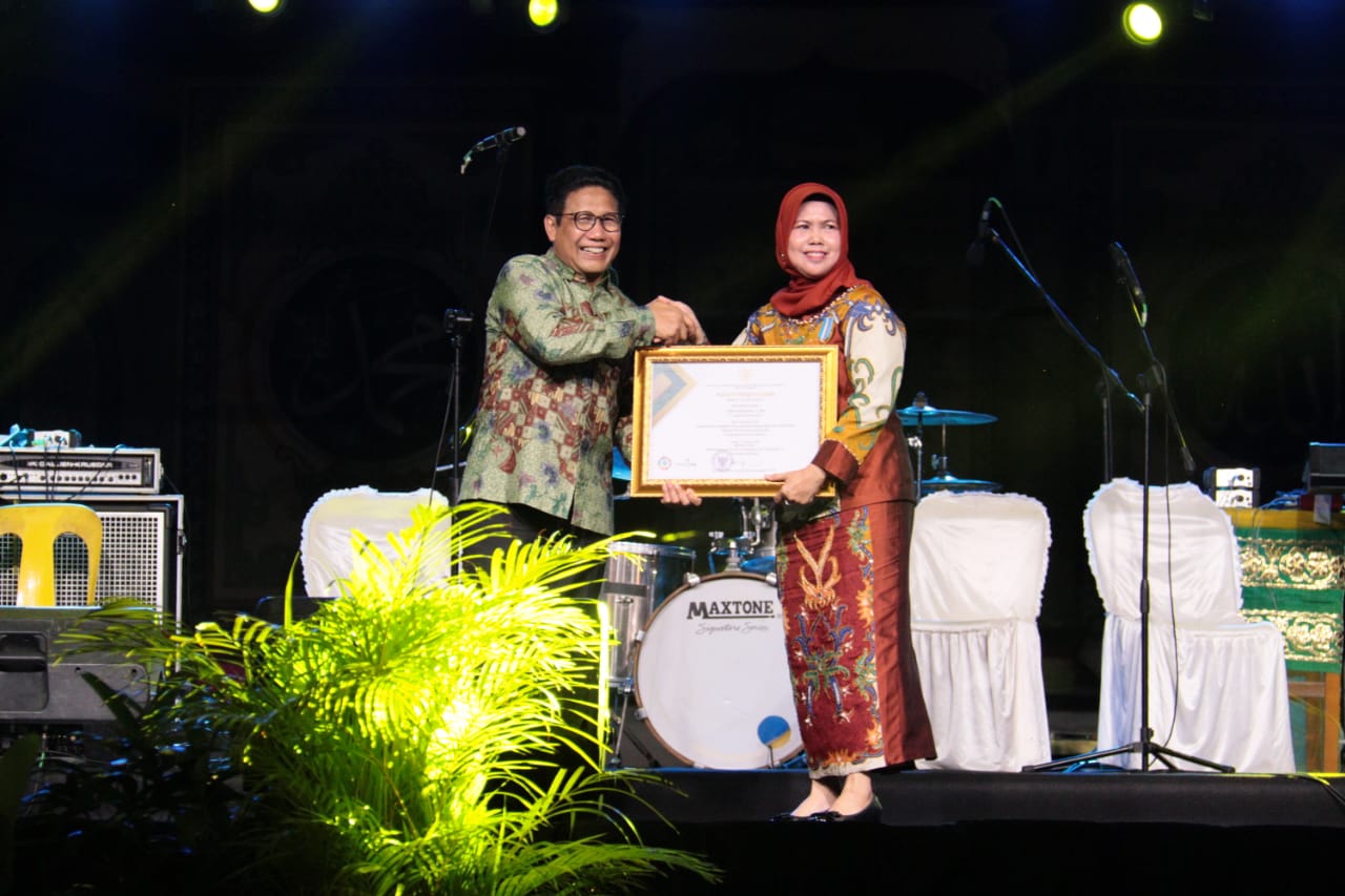 Pj Bupati Barito Selatan Dapat Penghargaan Dari Menteri Desa PDTT