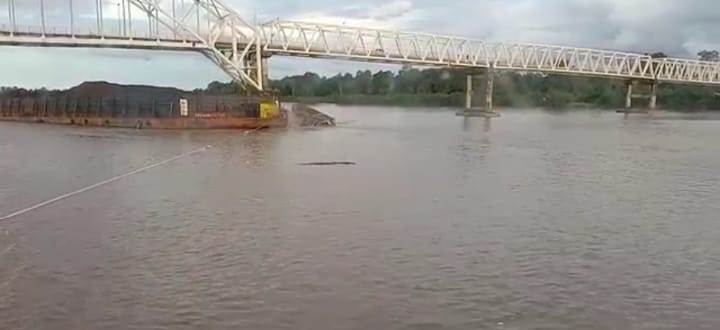 Fender Pengaman Jembatan Kalahien Kembali Ditabrak Tongkang Bermuatan Batubara