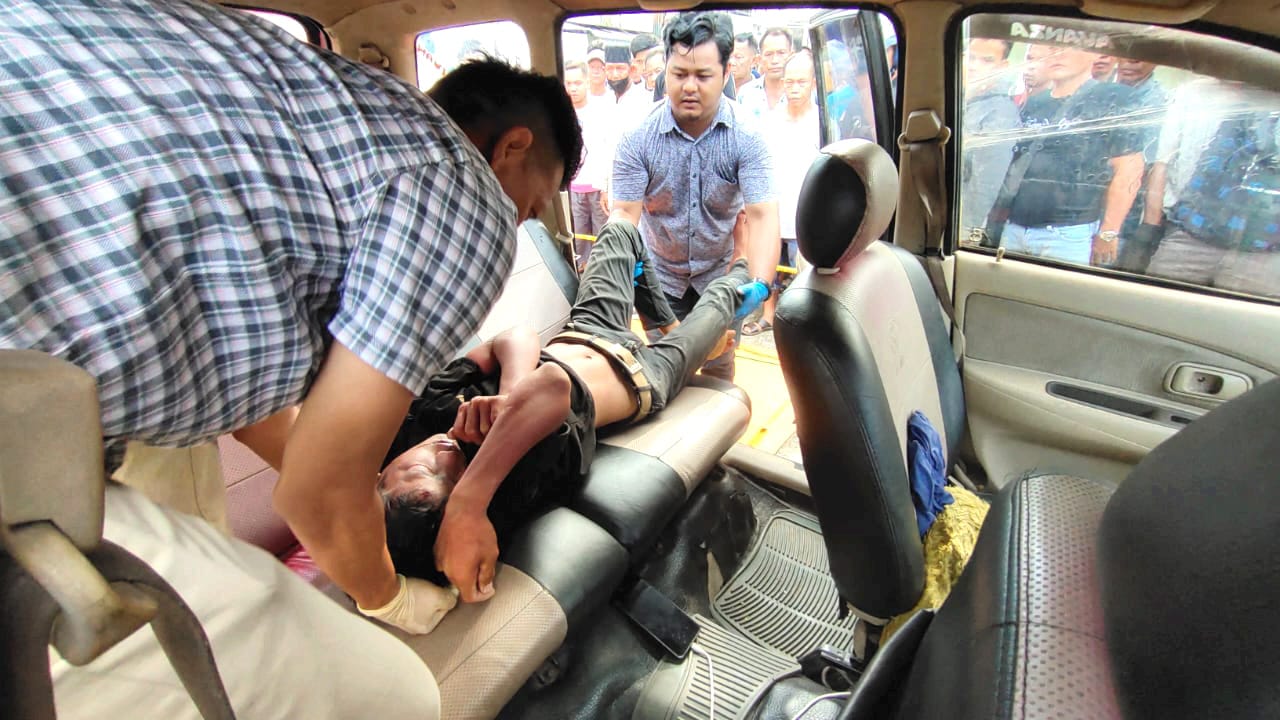 Diduga Keracunan AC, Ayah dan Anak Ditemukan Tewas Didalam Mobil