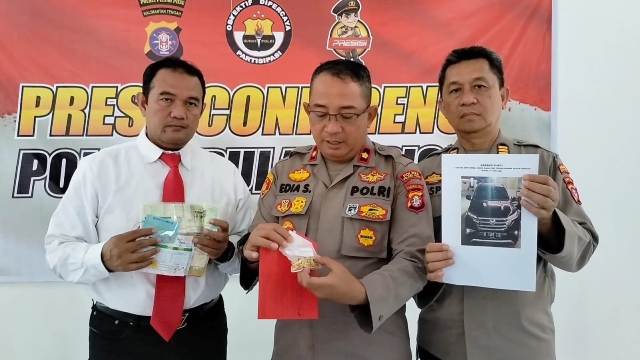 Polisi Jerat TPPU Bandar Narkoba dan Sita Satu Unit Mobil Serta Perhiasan Senilai Rp 225 Juta