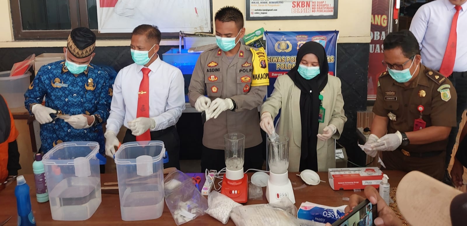 Polres Kapuas Blender 797.16 Gram Sabu dan 10 Ribu Butir Obat Terlarang