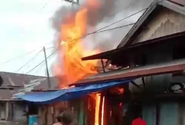 Kebakaran di Pasar Mandomai Hanguskan Puluhan Toko dan Rumah