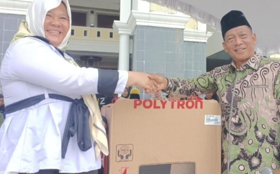 Heriyus M Yoseph Serahkan Doorprize
