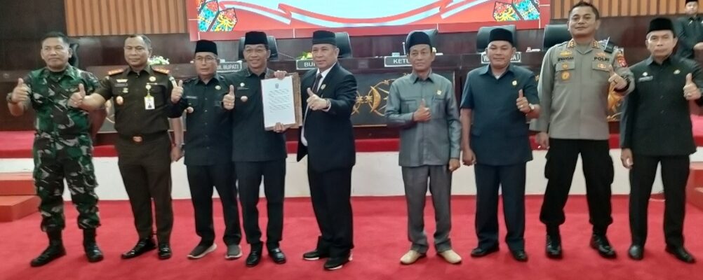 DPRD ParipurnaPpengusulan Pemberhentian Bupati dan Wakil Bupati Murung Raya