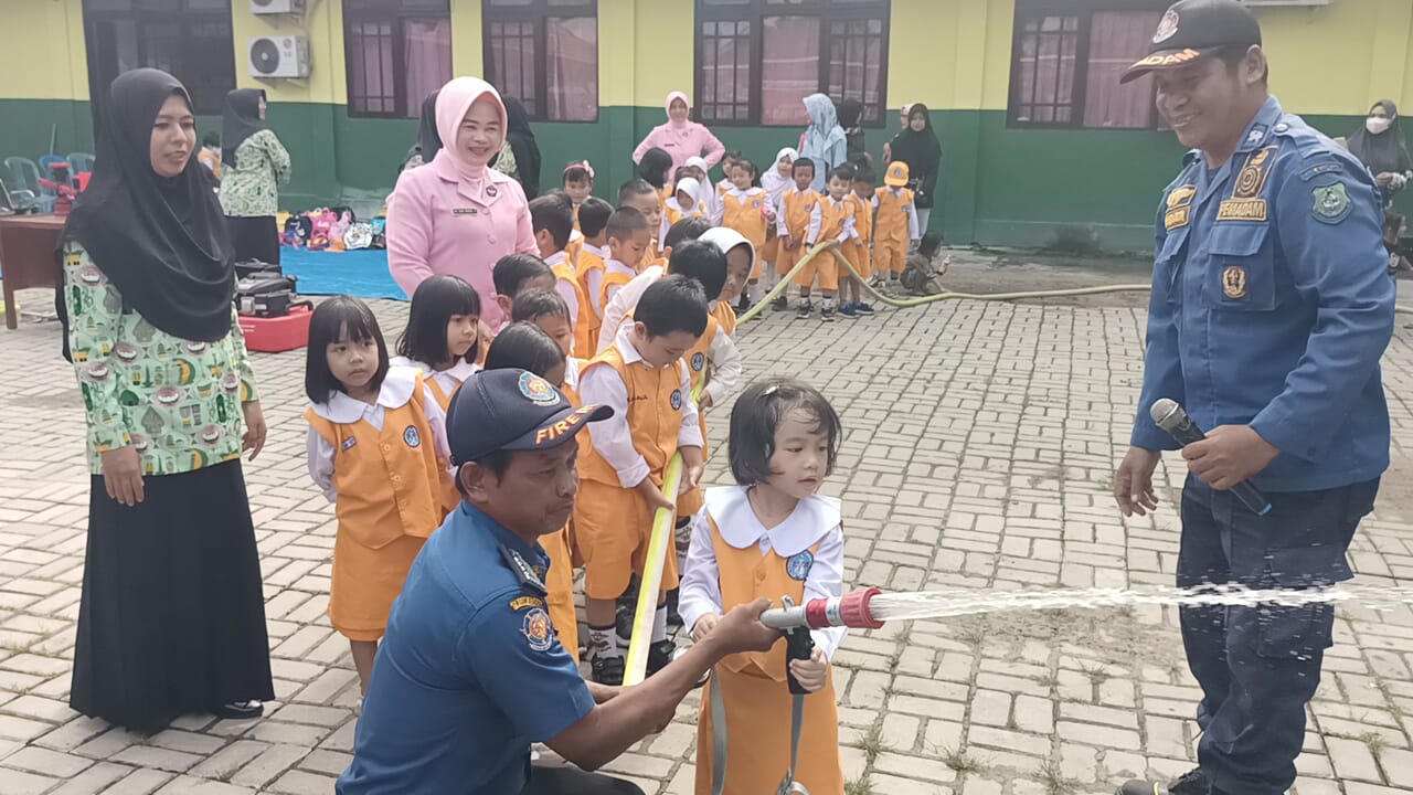 Mengenalkan Anak Sejak Dini Tentang Pemadam Kebakaran