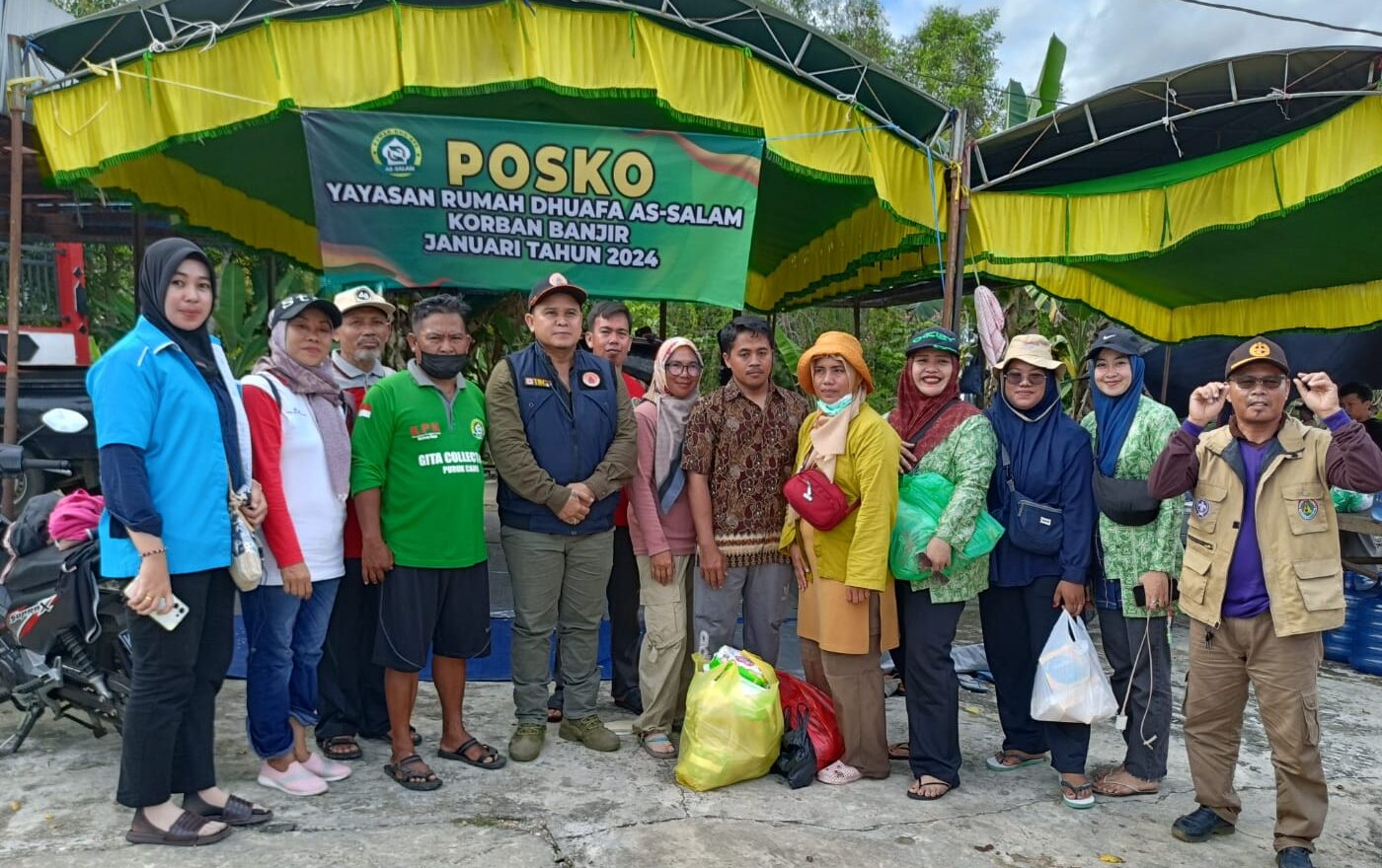 Fatayat NU Murung Raya Berperan Aktif Bantu Korban Banjir