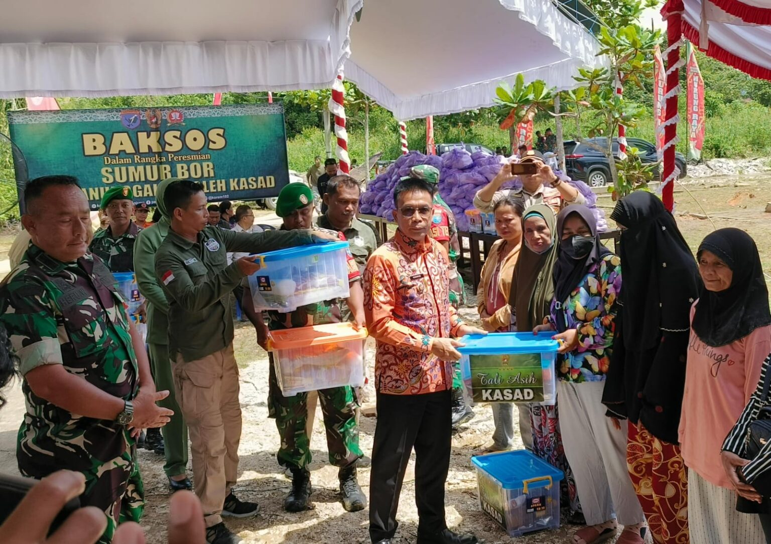 Kodim 1013 Mtw Bagikan 600 Paket Sembako