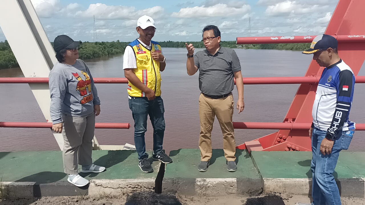 Pj Bupati Kapuas Tinjau Kondisi Jembatan Pulau Telo