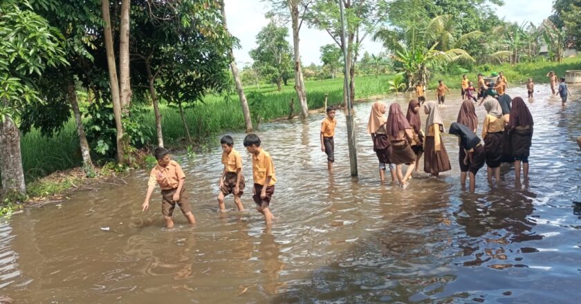 Air Pasang, Halaman SDN 1 Murung Keramat Terendam