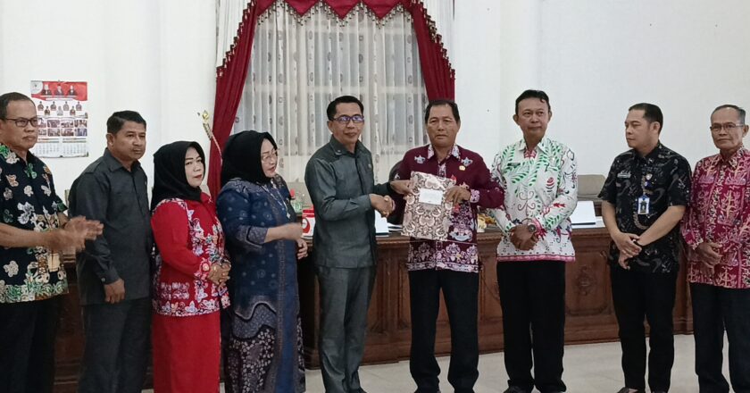 Pansus DPRD Serahkan Rekomendasi Hasil Pendalaman RPJPD Kepada Pemkab Barito Selatan