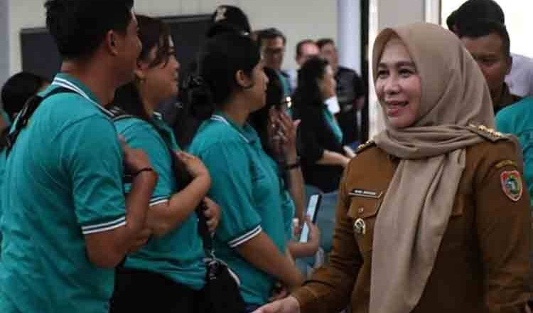Pj Bupati Pulang Pisau Lepas Kontingen Pesparawi Ke-XVII Tingkat Provinsi Kalimantan Tengah
