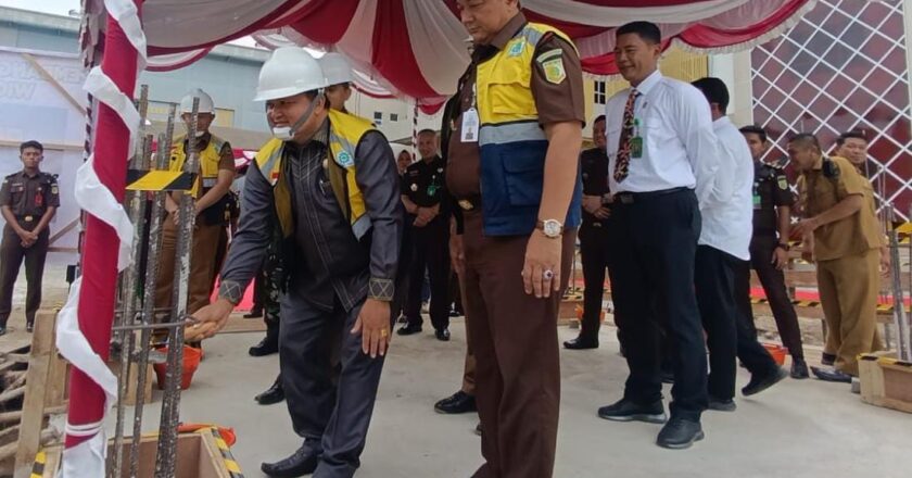 Ketua DPRD Kapuas Apresiasi Peresmian Sarpas dan Peletakan Batu Pertama Rumah Jabatan Kejari