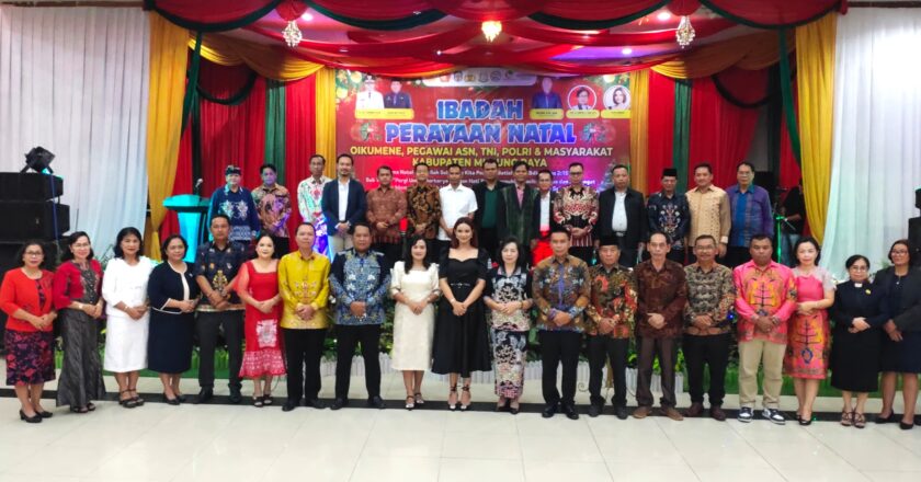 Ketua Dewan Hadiri Natal Gabungan