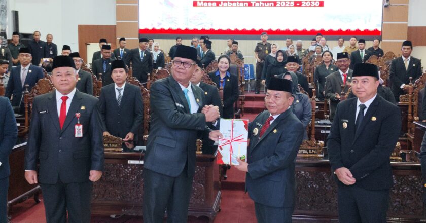 Sertijab Bupati dan Wakil Bupati Kapuas Melalui Sidang Paripurna