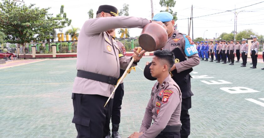 Polres Kapuas Melaksanakan Tradisi Penyambutan 22 Bintara Remaja