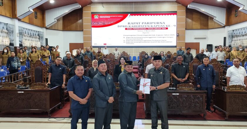 Rapat Paripurna, DPRD Kapuas Terima Enam Usulan Raperda