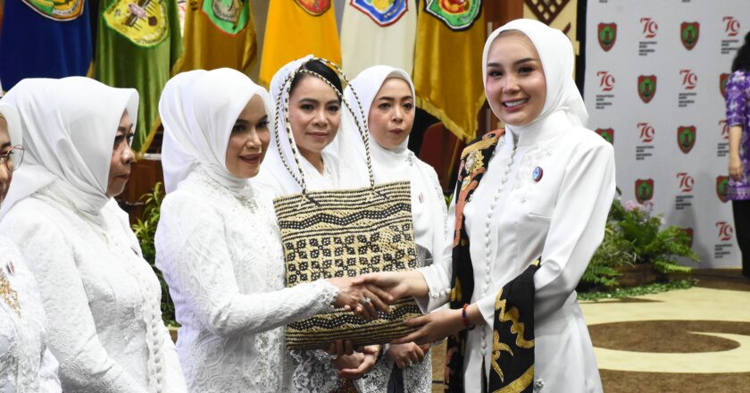 Hj. Siti Saniah Wiyatno Resmi Dilantik sebagai Ketua Dekranasda Kapuas
