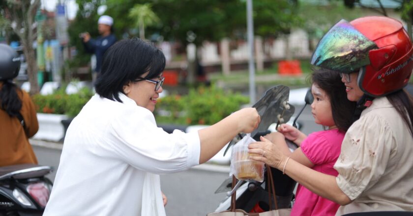 Dinas PUPRPKPP Kapuas Bagikan Ratusan Takjil dan Gelar Buka Bersama