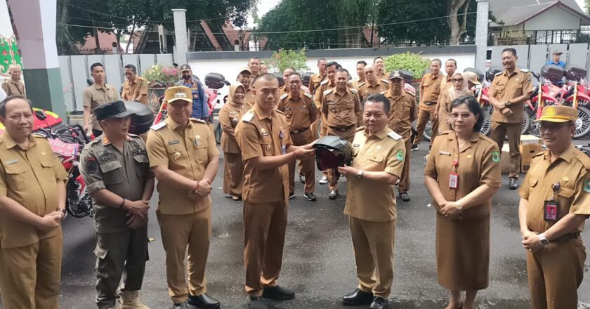 Camat Mantangai Terima Bantuan Operasional dari Pemkab Kapuas